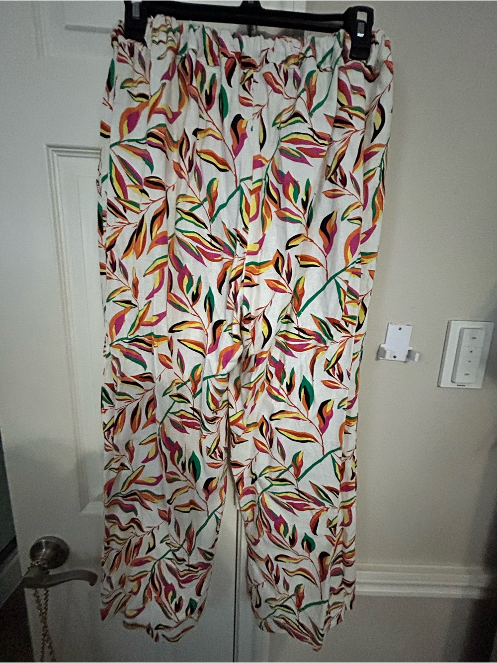 Printed Wide-Leg Women's Pants in White with Multicolor Leaf Print